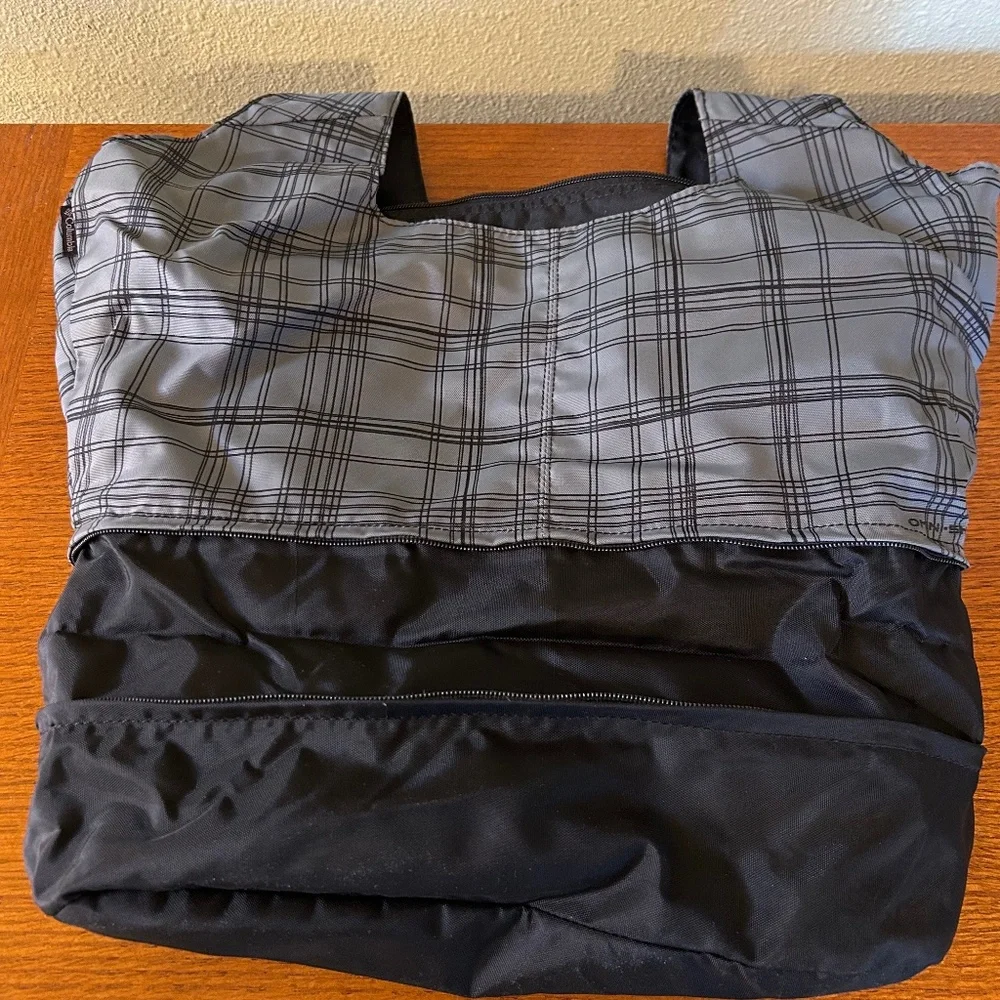 Columbia Nylon Bag Many Sections Expandable Black Gray‎